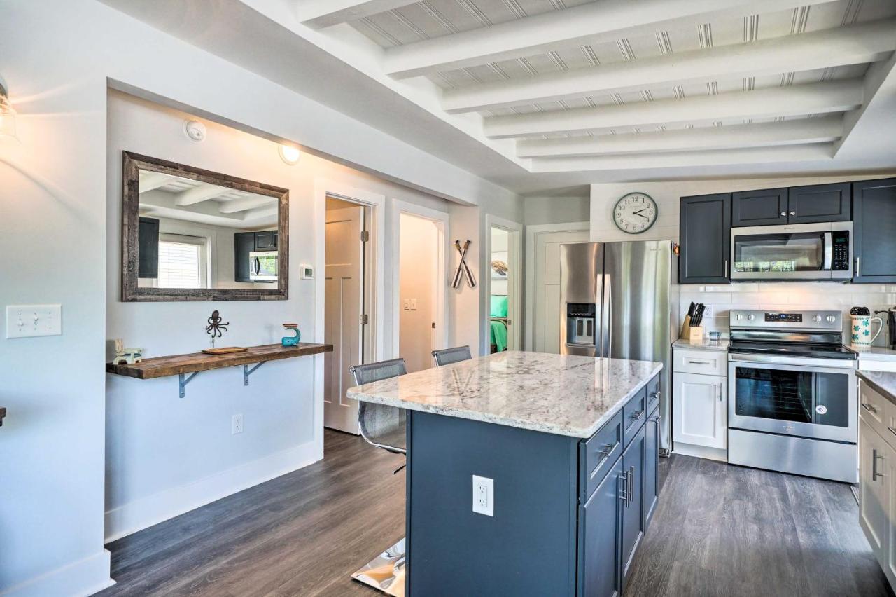 Modern Oak Island Escape 1 Mile To Long Beach! Exterior foto